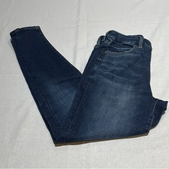 8R, American Eagle Next level stretch - Picture 2 of 5